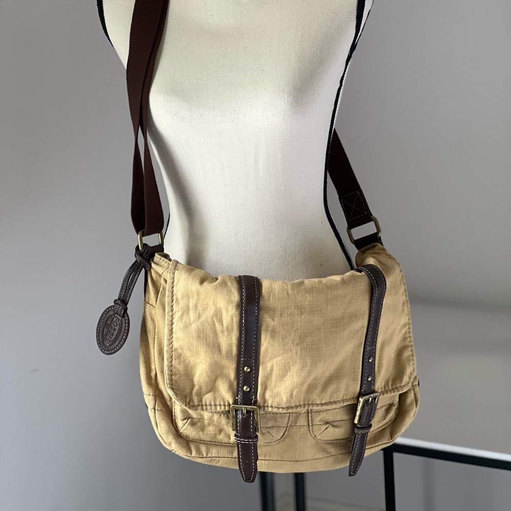 Fossil Tan and Brown Messenger Bag with Durable Design